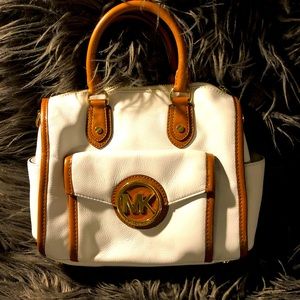 Micheal Kors Crossbody 👜